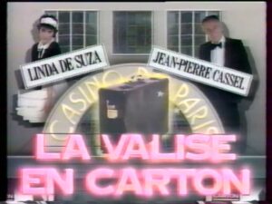 Linda de Suza et sa valise en carton 1986