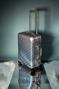 rimowa valise _Oblique_ de Kim Jone