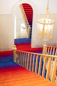 le-dessous-des-objets-Design-Rubrique-les-objets-du-Bel-Ordinaire-Le-tapis-Palais-de-l'Elysée-escalier-Murat-tapis-de -Nathalie -Junod-Ponsard-commande-du-Mobilier-national