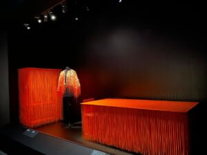 Le-dessous-des-objets-Design-Exposition-Cite-de-la-dentelle-Calais-exposition-Maurizio-Galante-Tal-Lancman-Table-First